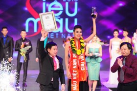 Lan Khuê đăng quang Siêu mẫu Việt Nam 2013