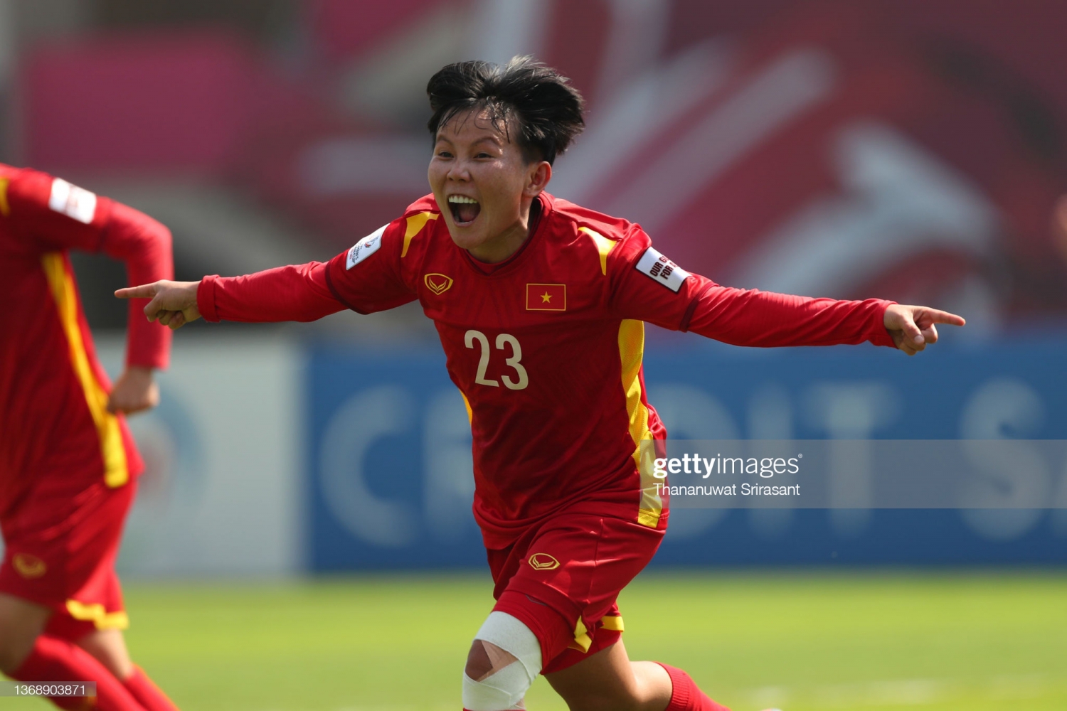 Nguyễn Thị Bích Thuỷ ăn mừng bàn thắng chốt hạ chiến thắng 2-1 cho tuyển nữ Việt Nam trước tuyển nữ Đài Bắc Trung Hoa (Ảnh: Getty)
