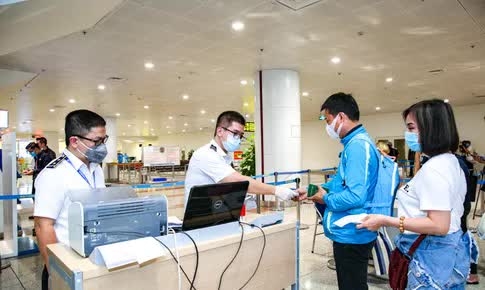 Tạm dừng việc áp dụng khai báo y tế Covid-19 tại tất cả cửa khẩu của Việt Nam