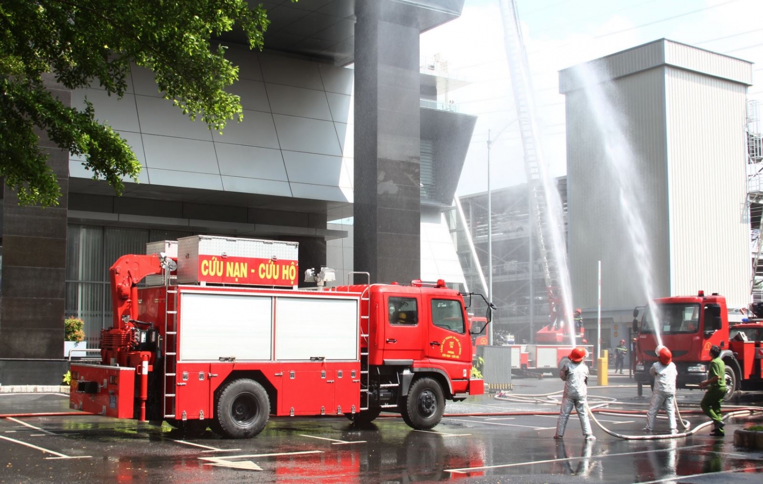Diễn tập phương án chữa cháy, cứu nạn, cứu hộ tại tòa nhà PV GAS Tower