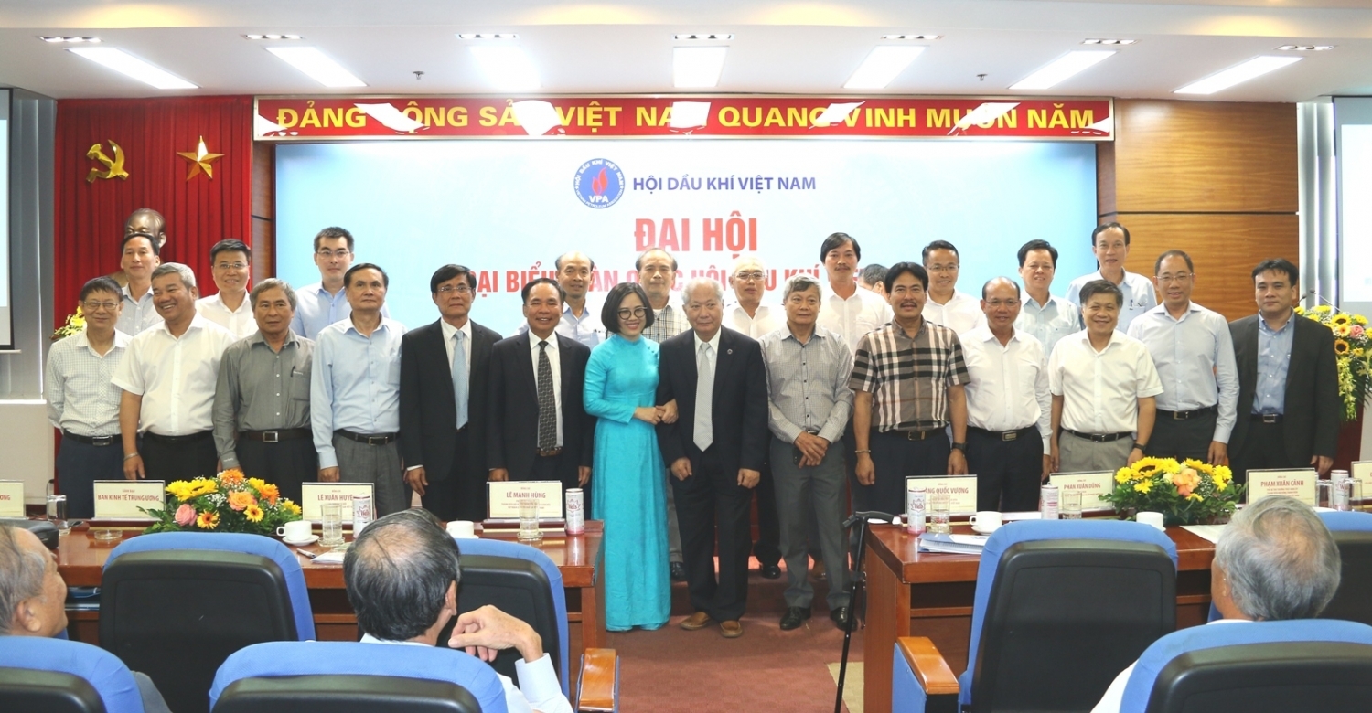 Ban Thường vụ Hội Dầu khí Việt Nam nhiệm kỳ IV ra mắt Đại hội