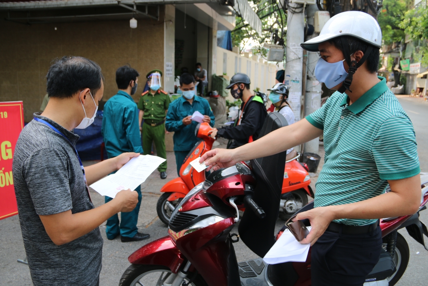 Hà Nội: Tăng cường kiểm soát tại các chốt, kiên quyết xử lý người vi phạm