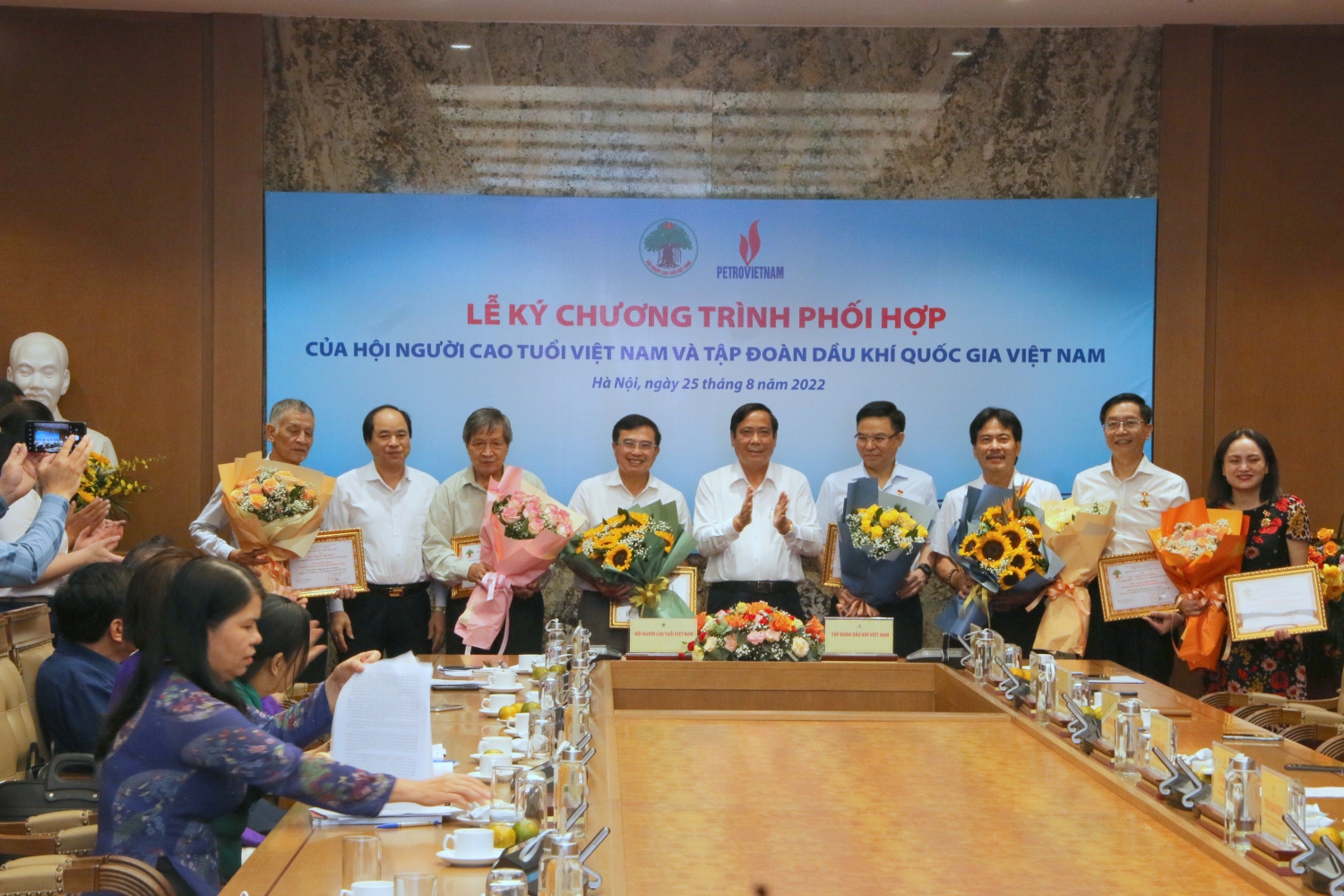 Petrovietnam ký chương trình phối hợp với Hội Người cao tuổi Việt Nam