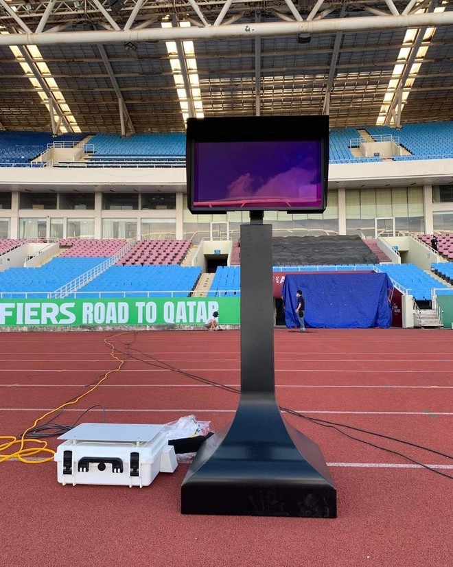 Hình ảnh công nghệ VAR vừa lắp đặt trên sân vận động Mỹ Đình