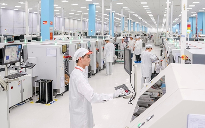 Vận hành dây chuyền sản xuất tại Nhà máy sản xuất thiết bị điện tử Vsmart tại khu công nghệ cao Hòa Lạc 