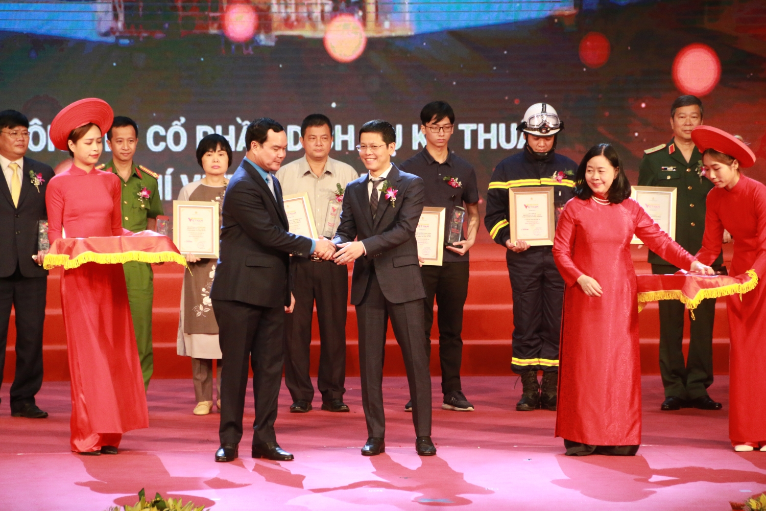 Vinh danh tập thể PTSC tại Chương trình Vinh quang Việt Nam 2022