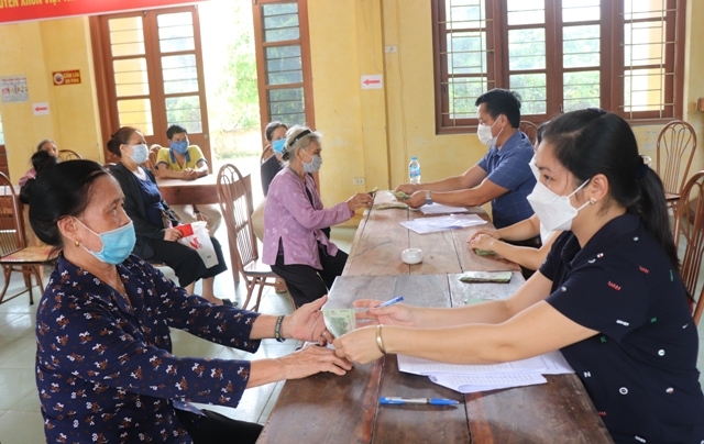 Chi trả kinh phí hỗ trợ cho các đối tượng bị ảnh hưởng covid-19 tại Phú Xuyên, Hà Nội
