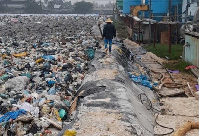 Hà Nội: Bãi rác Nam Sơn tạm dừng để phòng sự cố chất thải