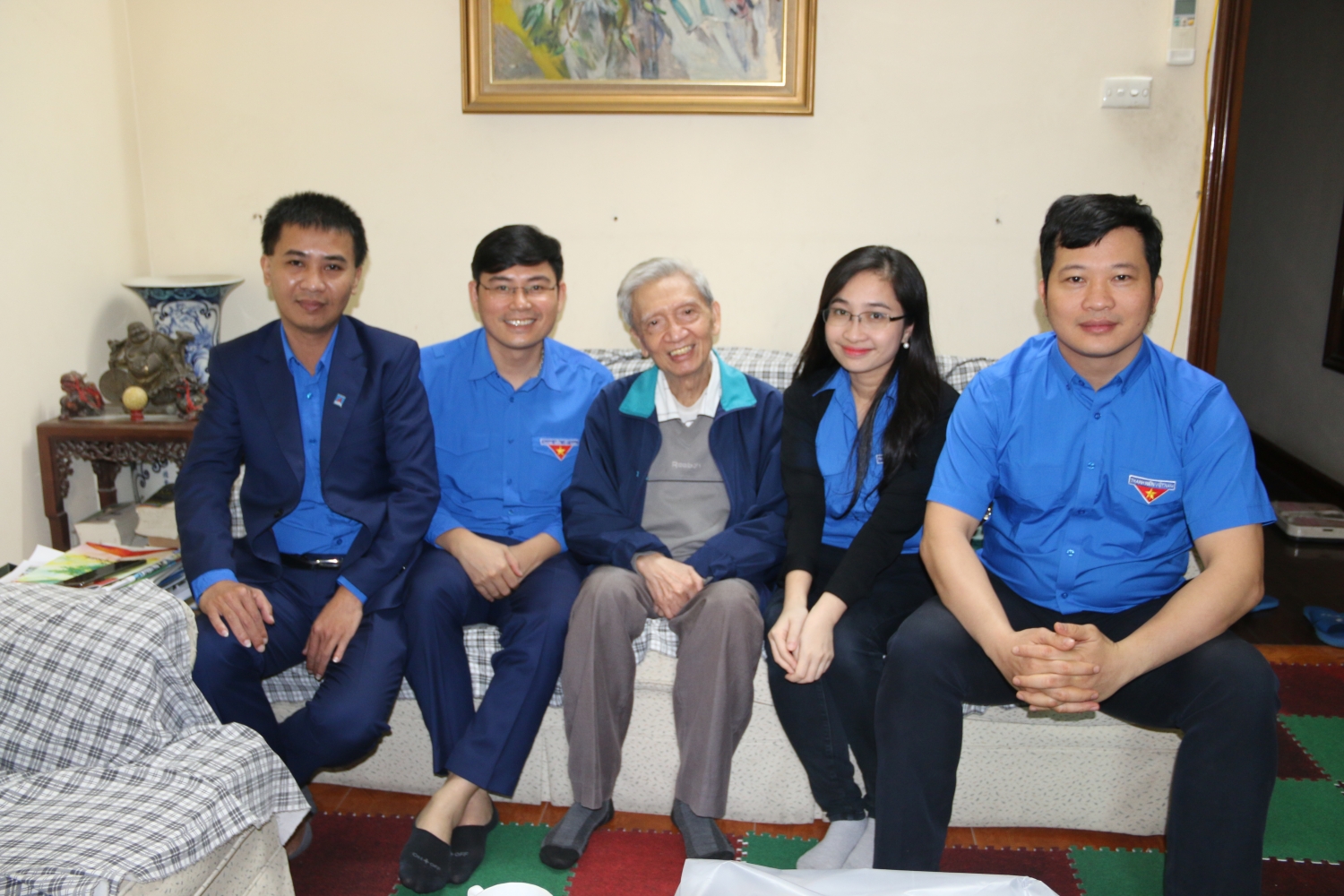 Đoàn Thanh niên Cơ quan Tập đoàn thăm hỏi, tri ân các thế hệ cán bộ ngành Dầu khí Đoàn Thanh niên Cơ quan Tập đoàn thăm hỏi, tri ân các thế hệ cán bộ ngành Dầu khí