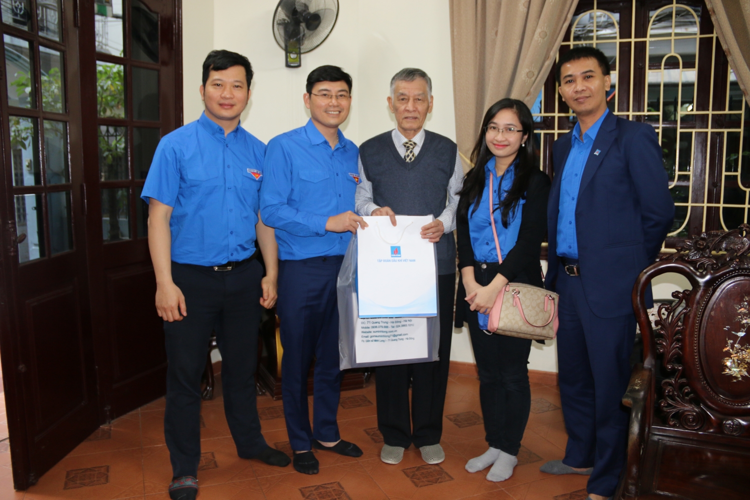 Đoàn Thanh niên Cơ quan Tập đoàn thăm hỏi, tri ân các thế hệ cán bộ ngành Dầu khí Đoàn Thanh niên Cơ quan Tập đoàn thăm hỏi, tri ân các thế hệ cán bộ ngành Dầu khí