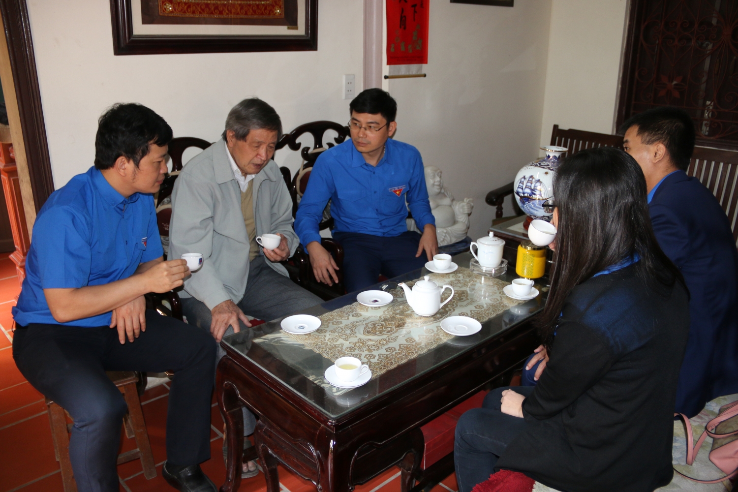 Đoàn Thanh niên Cơ quan Tập đoàn thăm hỏi, tri ân các thế hệ cán bộ ngành Dầu khí Đoàn Thanh niên Cơ quan Tập đoàn thăm hỏi, tri ân các thế hệ cán bộ ngành Dầu khí
