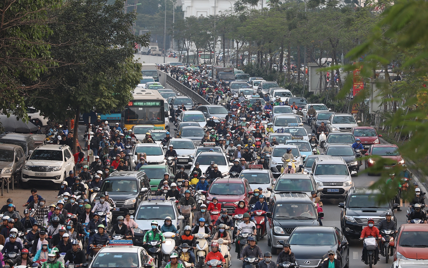 Hà Nội dành gần 1.900 tỷ đồng quyết tâm đẩy lùi ùn tắc giao thông