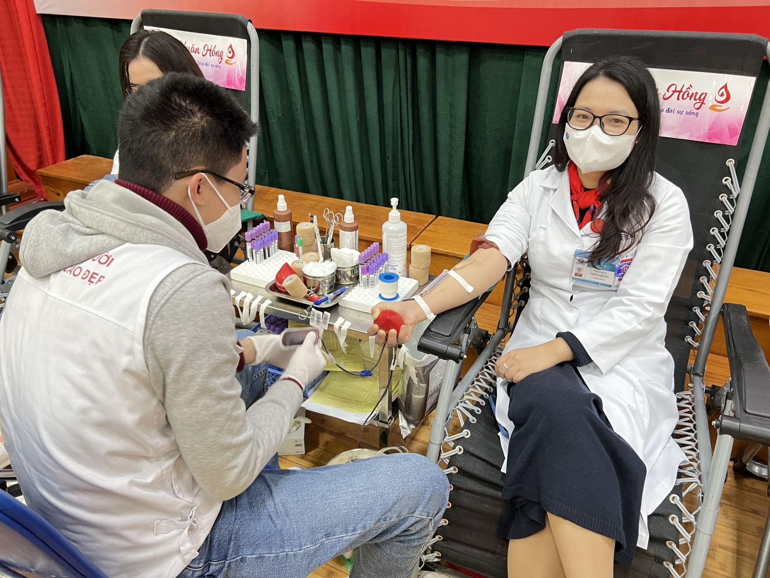 Hơn 300 cán bộ y tế Bệnh viện K tham gia hiến máu vì người bệnh