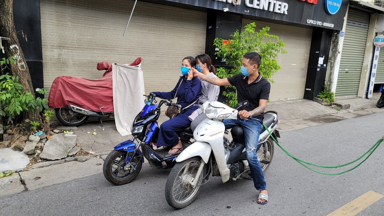 Hà Nội: Công an quận Bắc Từ Liêm tạm giữ đối tượng chuyên cướp giật điện thoại