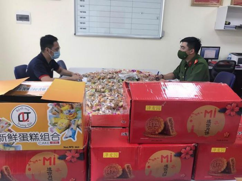 Hà Nội: Phát hiện số lượng lớn bánh Trung thu không rõ nguồn gốc xuất xứ tại Bắc Từ Liêm