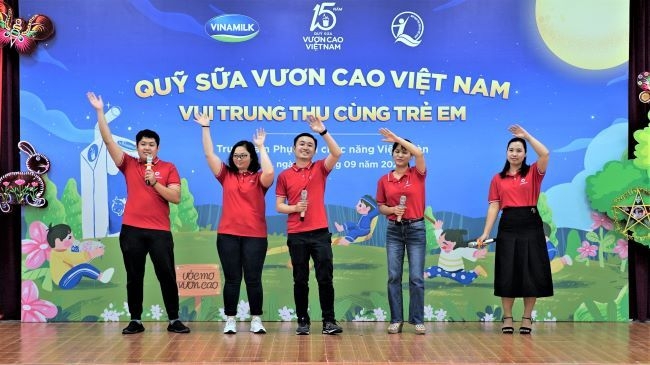 Thêm một mùa Trung thu ấm áp trong hành trình 15 năm của Quỹ sữa Vươn cao Việt Nam