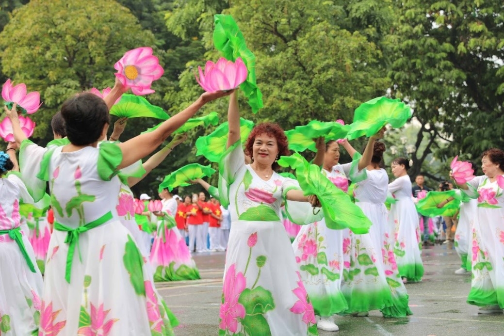 Vinamilk: Đồng hành cùng hàng ngàn người cao tuổi đồng diễn thể dục dưỡng sinh tại Hà Nội