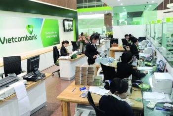 Tin nhanh ngân hàng ngày 25/10: Vietcombank lần đầu chia cổ tức bằng cổ phiếu sau gần 13 năm