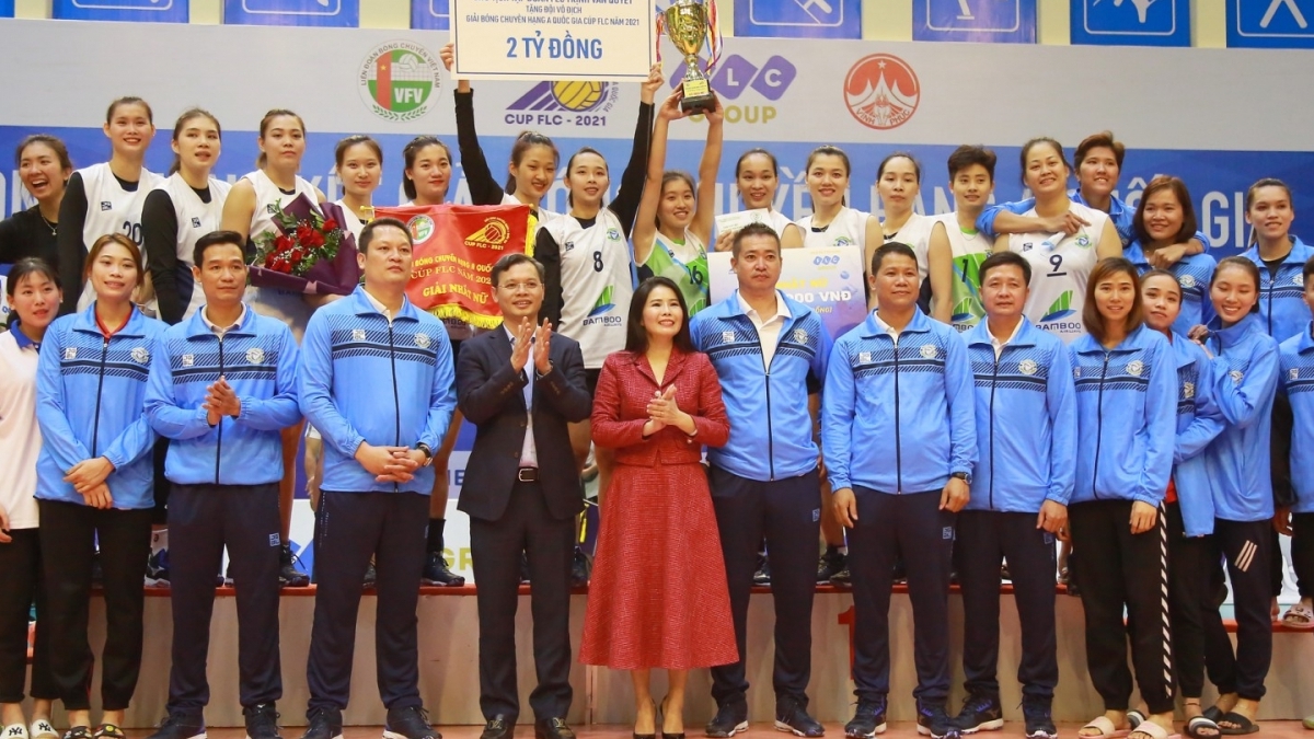 Đăng quang vô địch, Bóng chuyền nữ Bamboo Airways Vĩnh Phúc nhận ngay giải thưởng 2 tỷ đồng từ ông Trịnh Văn Quyết