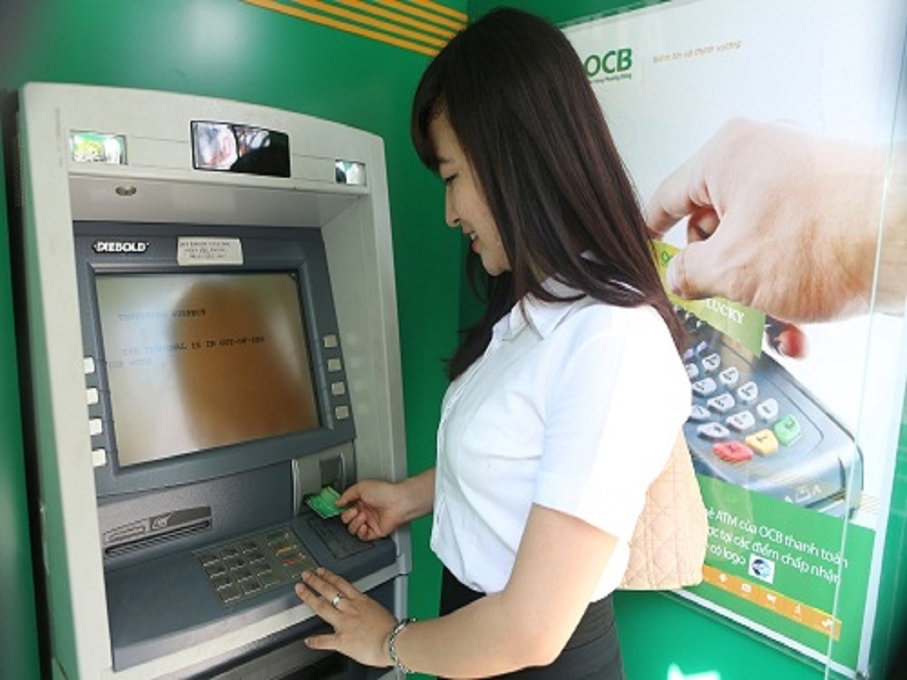 Tin nhanh ngân hàng ngày 18/12: Tỷ lệ rút tiền mặt qua ATM của người dân giảm mạnh