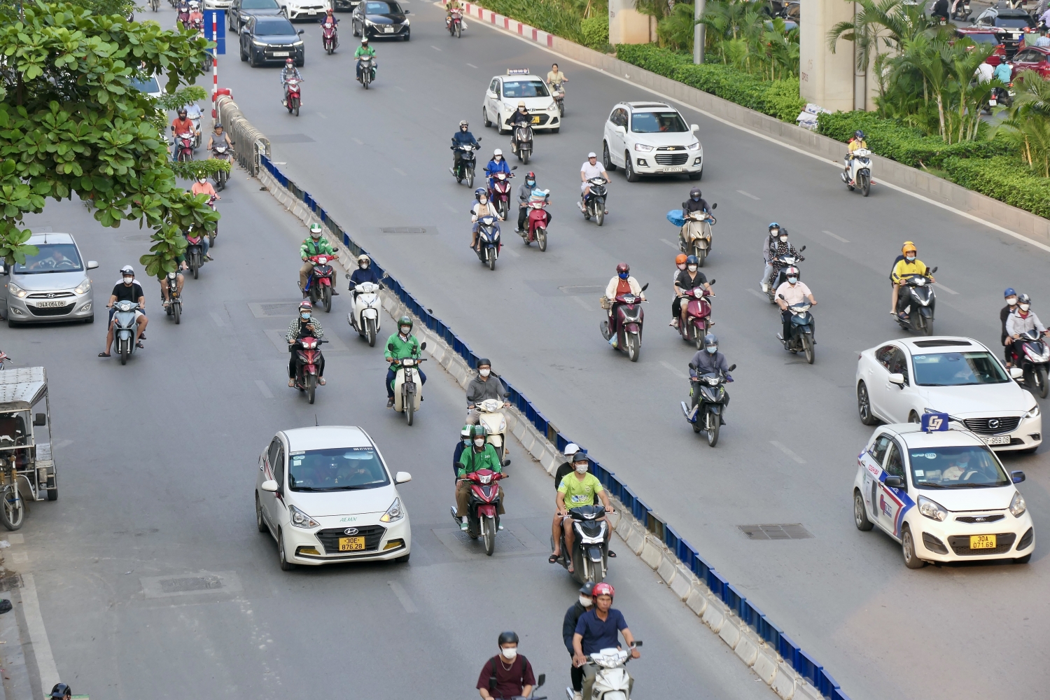 Nhiều phương tiện “lạc lối” khi tham gia giao thông tuyến đường Nguyễn Trãi