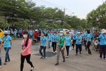 Cần quy định trả lương lũy tiến khi làm thêm giờ