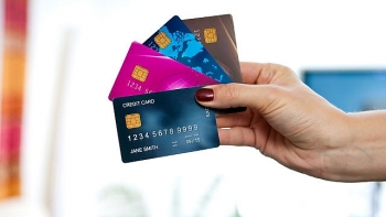 Tăng cường phát hành thẻ tín dụng dễ đẩy rủi ro đến người tiêu dùng