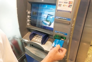 Thị trường thẻ ATM vẫn rất hấp dẫn các ngân hàng