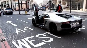 Xem Lamborghini Aventador "làm loạn" đường phố London!