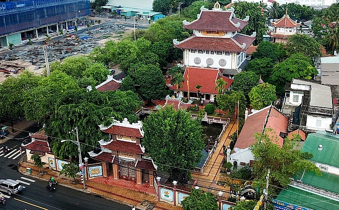 ba ngoi chua doc dao de ghe tham trong ngay phat dan o sai gon