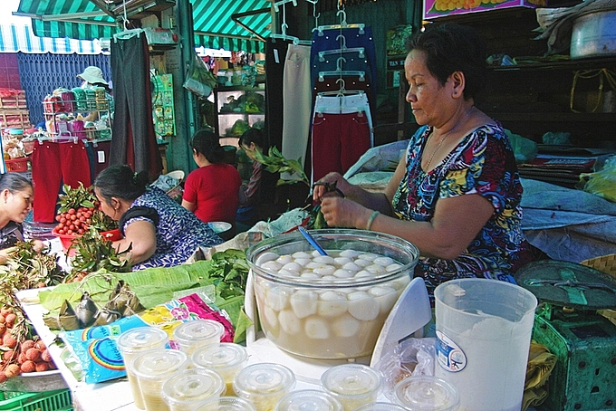 cho dac san mien trung o sai gon tat bat dip tet doan ngo