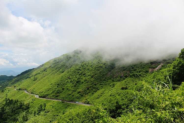 chinh phuc deo hai van may bay dinh nui