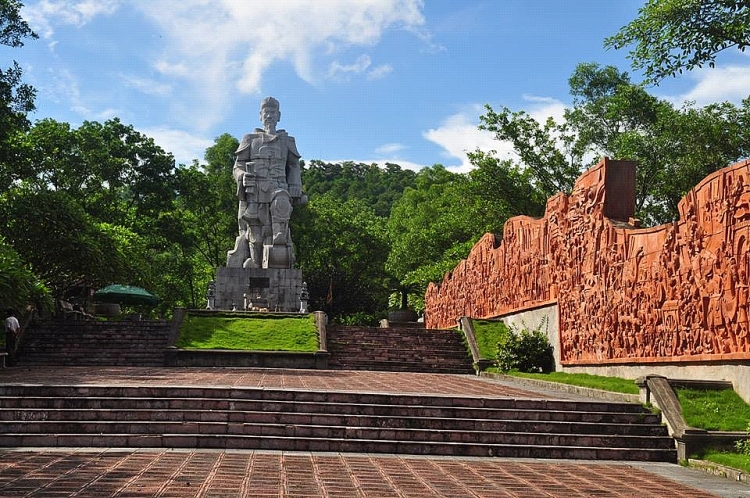 nhung ngoi den dep noi tieng ma rat linh thieng tai hai duong