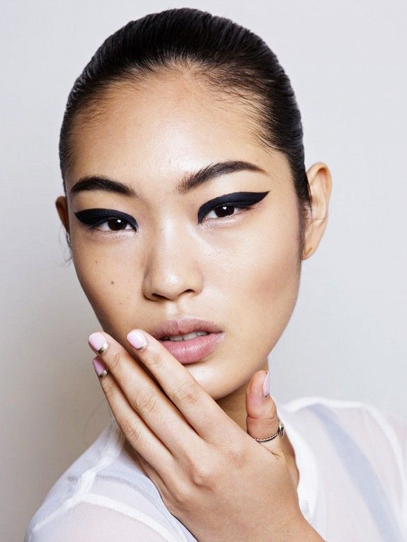 Chọn eyeliner phù hợp với từng dáng mắt