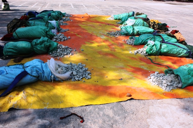 Quảng Bình: Bắt giữ hai đối tượng vận chuyển 670kg thuốc bom từ Lào về Việt Nam