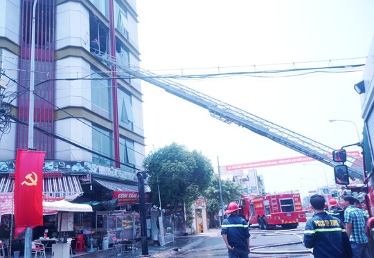 Bình Dương: Cháy nổ tại tòa nhà 5 tầng