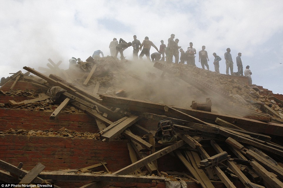 Cận cảnh trận động đất kinh hoàng tại Nepal