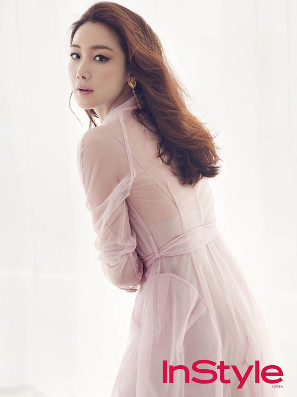 Choi Ji Woo quyến rũ trên tạp chí InStyle