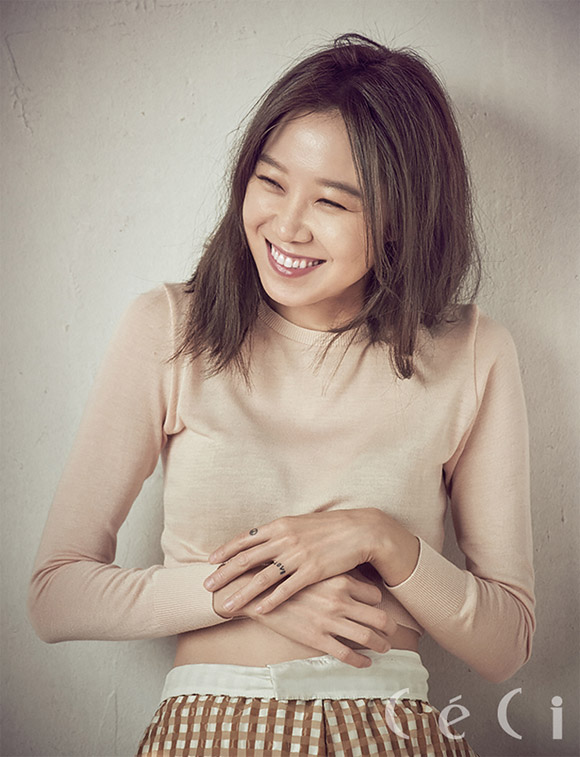 Gong Hyo Jin khoe hình xăm ấn tượng trên tạp chí