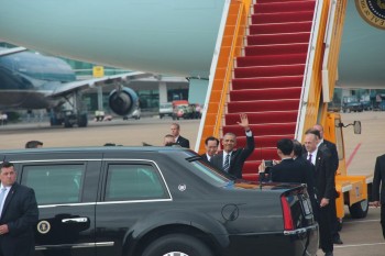 Toàn cảnh đón ông Obama tại sân bay Tân Sơn Nhất