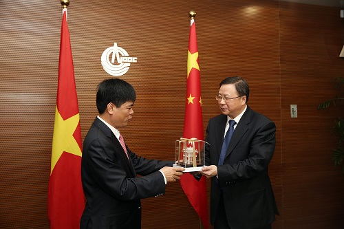 Chủ tịch Hội đồng Thành viên Tập đoàn Dầu khí Việt Nam thăm và làm việc với Tổng công ty Dầu Hải dương Quốc gia Trung Quốc.