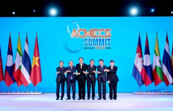 Thủ tướng kết thúc chuyến tham dự Hội nghị ACMECS 8 và CLMV 9