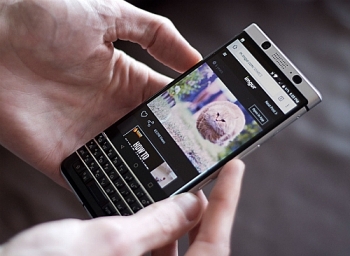 Giá BlackBerry KeyOne chính hãng - xách tay chênh lệch 13 triệu đồng