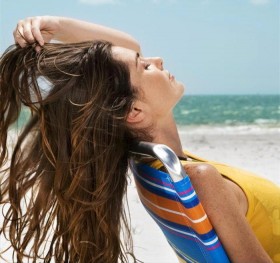 Mách bạn bí quyết bảo vệ tóc khi đi biển