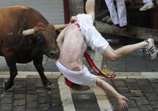 [Chùm ảnh] Kỳ thú lễ hội “bò rượt” San Fermin