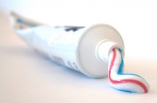 10 mẹo nhỏ với kem đánh răng