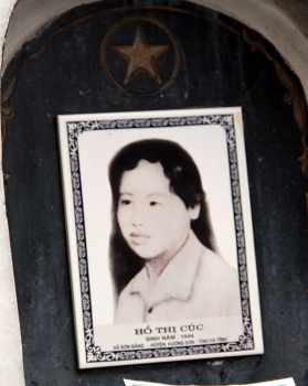 “Cúc ơi” - Bài thơ gọi tìm cô gái Đồng Lộc bị chôn vùi dưới hố bom