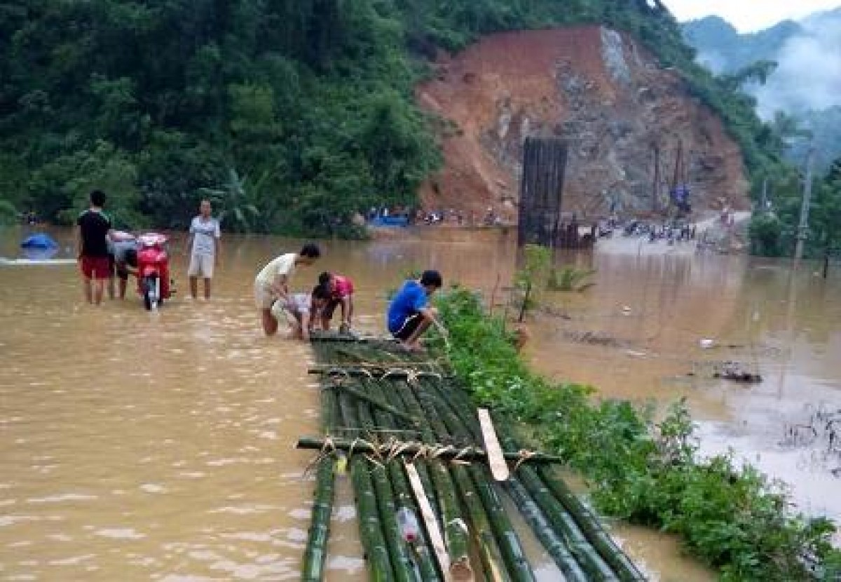 Thanh Hóa: Di chuyển hàng trăm hộ dân vì ngập lụt
