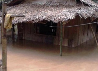 Thanh Hóa: Di chuyển hàng trăm hộ dân vì ngập lụt