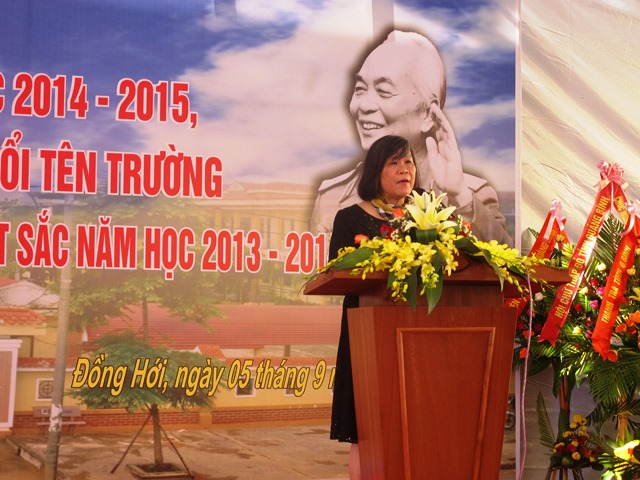 Quảng Bình: trao tặng sách Đại tướng viết trong buổi lễ khai giảng năm học mới ở ngôi trường mang tên Người